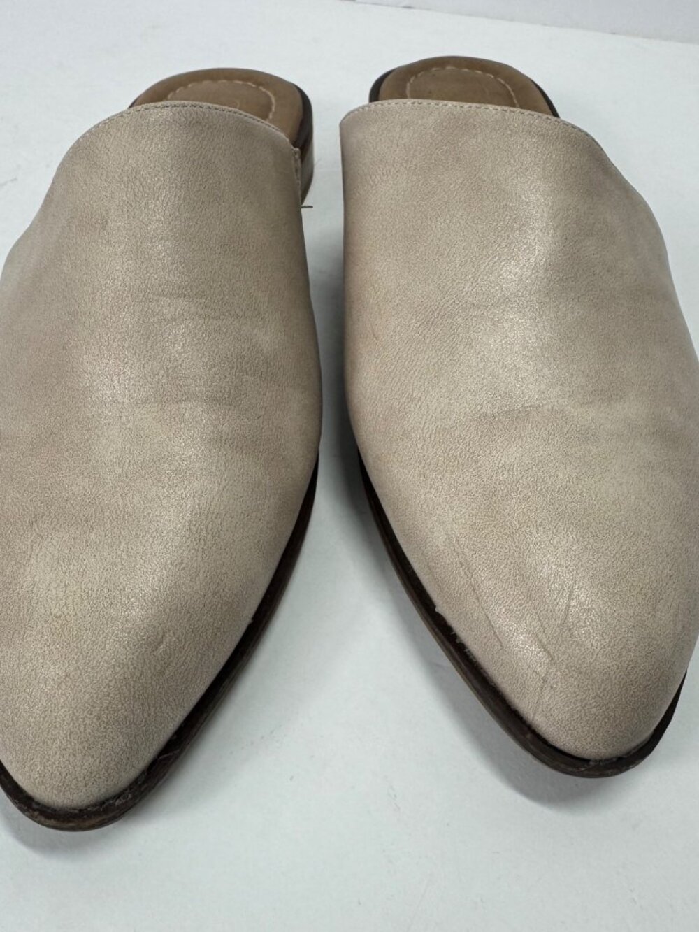Catherine Malandrino Danielle Mules Size 8 Beige Flats Almond Toe Slip On - Picture 3 of 11